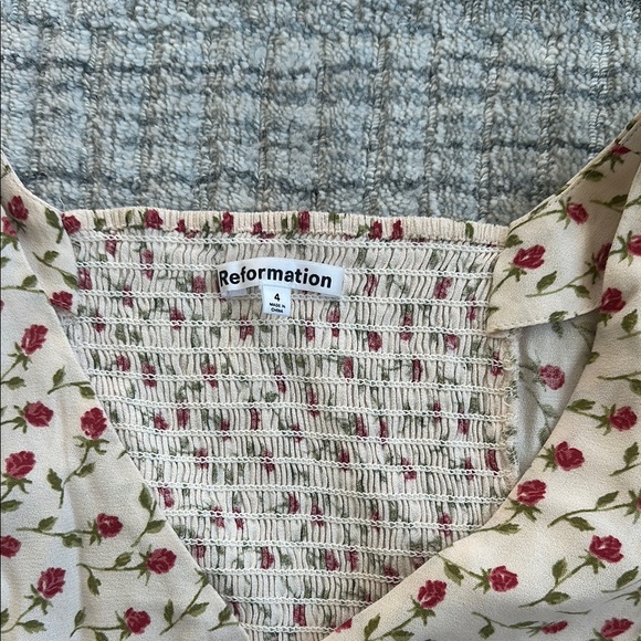 Reformation White Blouse with Crew Neck Puff Sleeves and Ruffled Style - Picture 2 of 3